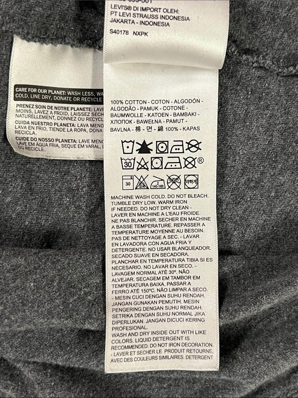 Levi's Charcoal Gray Logo Short-Sleeve Tee